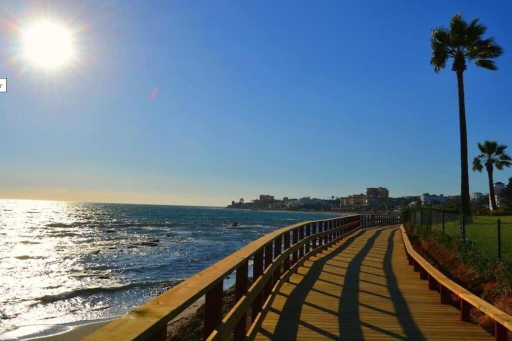 5* Stunning Golf & Sea Apartment Mijas Luaran gambar