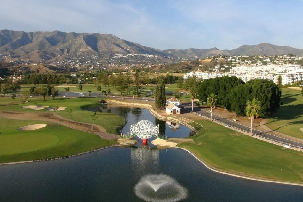 5* Stunning Golf & Sea Apartment Mijas Luaran gambar